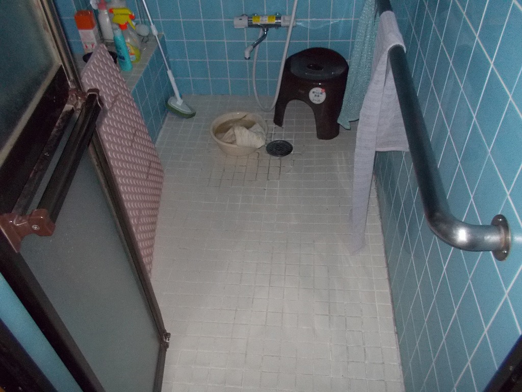 浴室のヒンヤリ床解消